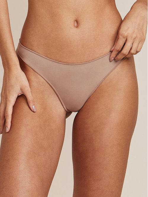 CALZÓN COLALESS CON ACABADO INVISIBLE EN MICROFIBRA | Color Beige Gamuza