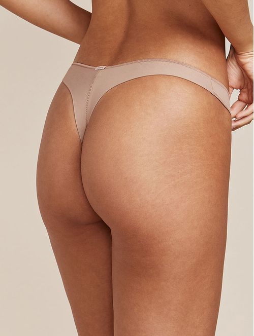 CALZÓN COLALESS CON ACABADO INVISIBLE EN MICROFIBRA | Color Beige Gamuza